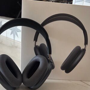 Apple Over-Ear Headphones - Gray